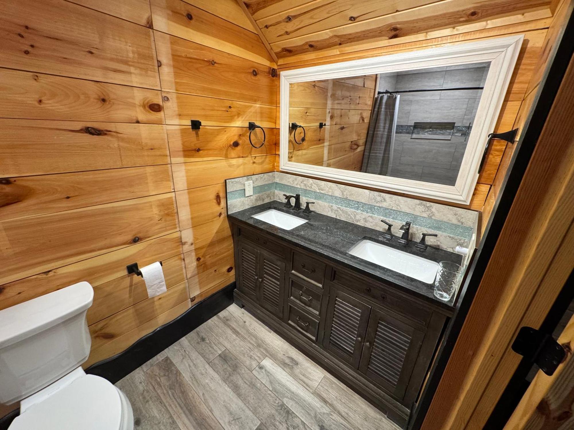 Private Luxury -built 2021-3552 Sf-6 Bed 5 Bath 