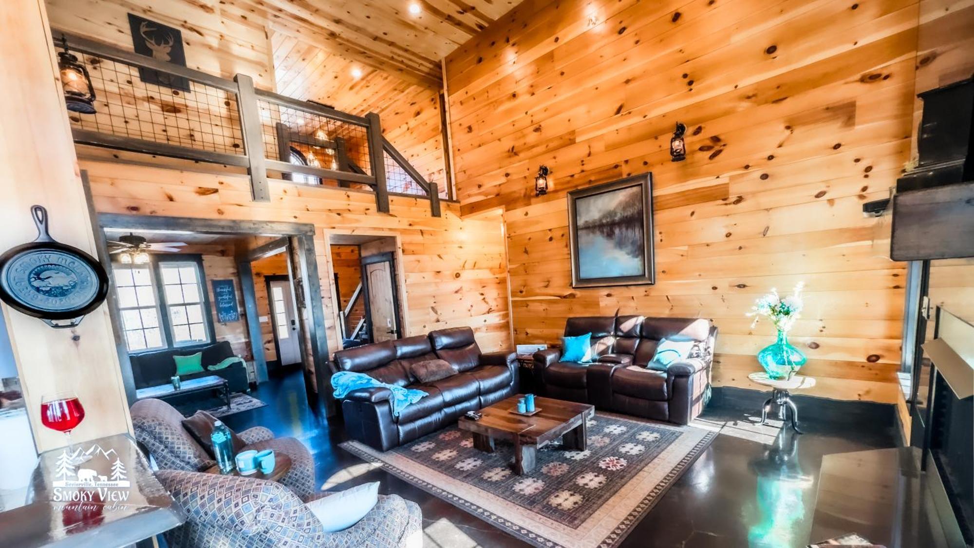 Casa vacanze Luxurious 6 Bed 5 Bath Amazing Location & Privacy! -4 Miles To Gatlinburg & Pidgeon Forge-hot Tub-fireplace-king Suits-deck-grill-free Parking For 8 Vehicles-firepit-full Kitchen-