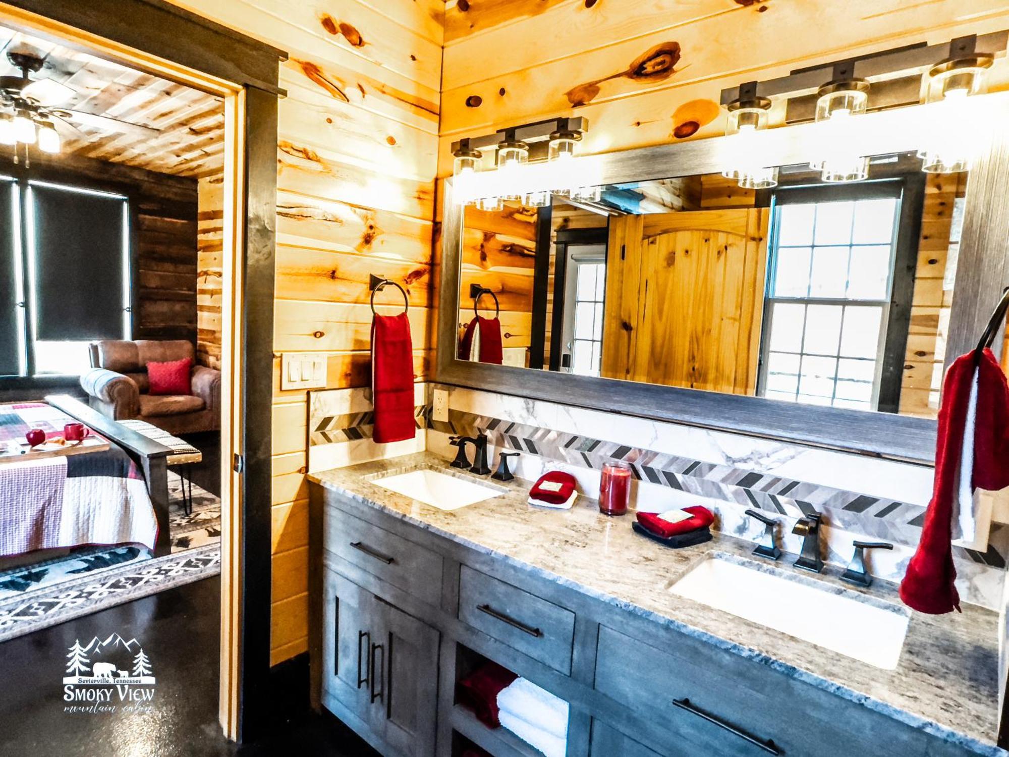 Luxurious 6 Bed 5 Bath Amazing Location & Privacy! -4 Miles To Gatlinburg & Pidgeon Forge-hot Tub-fireplace-king Suits-deck-grill-free Parking For 8 Vehicles-firepit-full Kitchen-