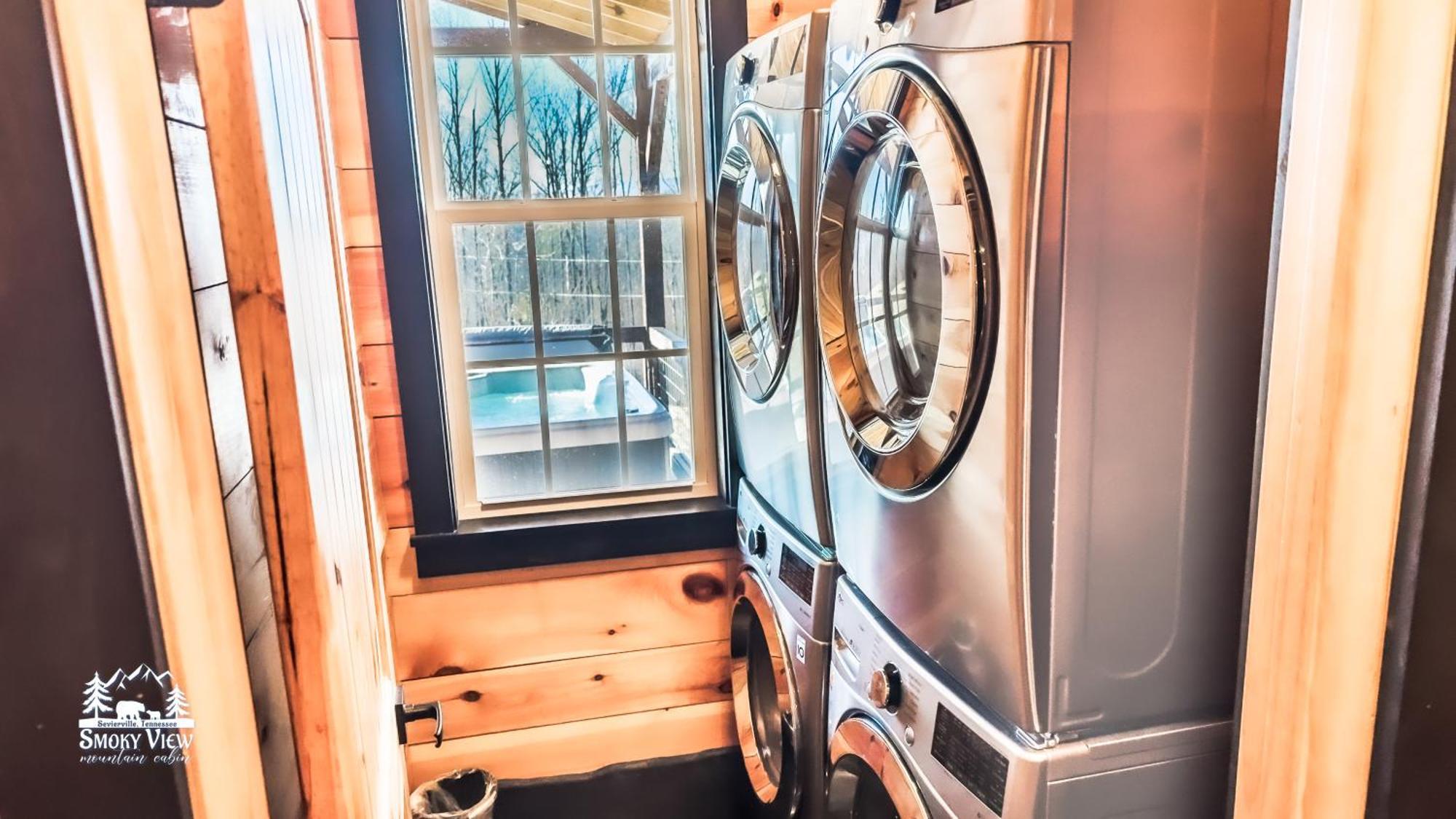 Luxurious 6 Bed 5 Bath Amazing Location & Privacy! -4 Miles To Gatlinburg & Pidgeon Forge-hot Tub-fireplace-king Suits-deck-grill-free Parking For 8 Vehicles-firepit-full Kitchen-