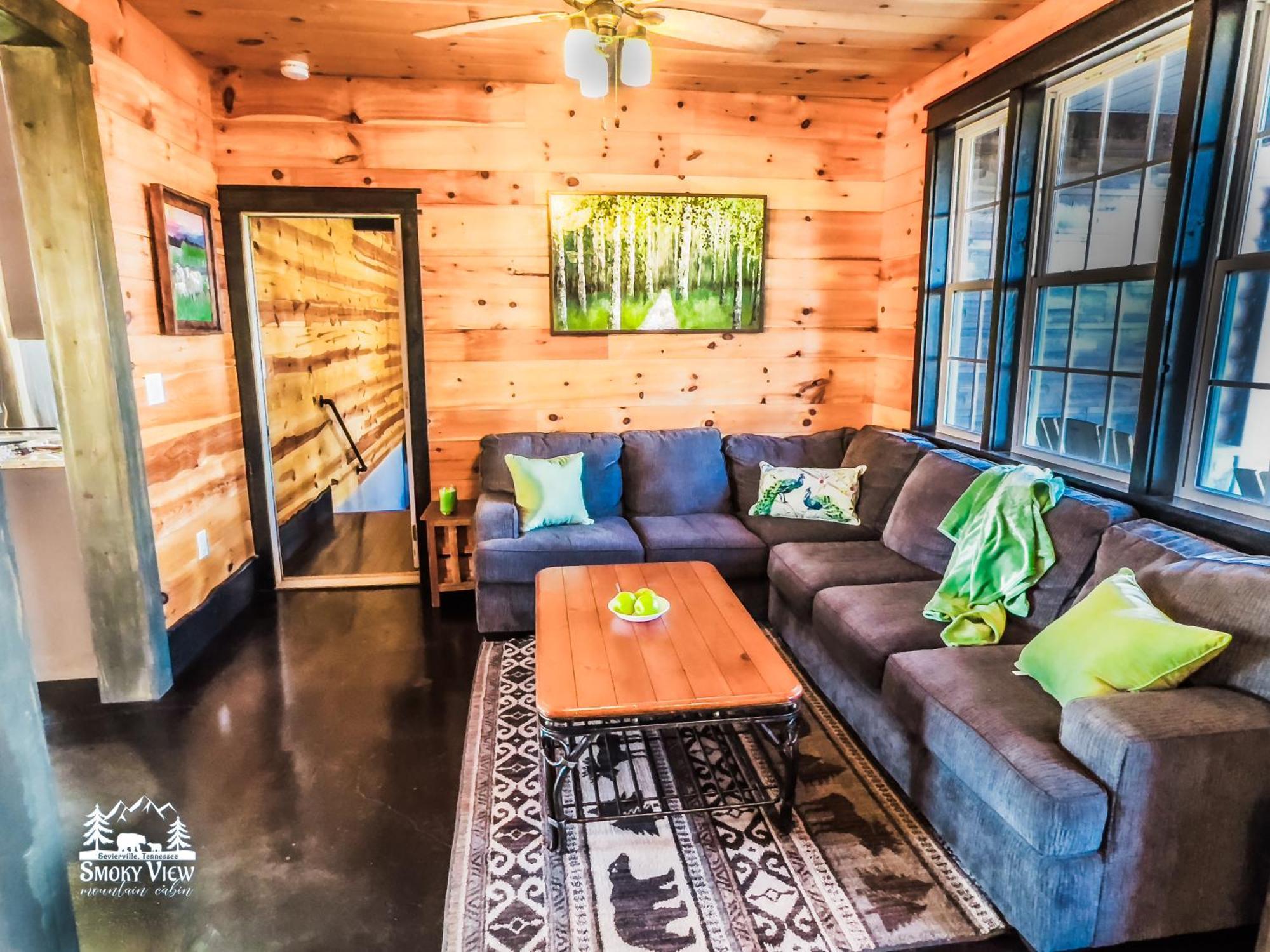 Casa vacanze Luxurious 6 Bed 5 Bath Amazing Location & Privacy! -4 Miles To Gatlinburg & Pidgeon Forge-hot Tub-fireplace-king Suits-deck-grill-free Parking For 8 Vehicles-firepit-full Kitchen-