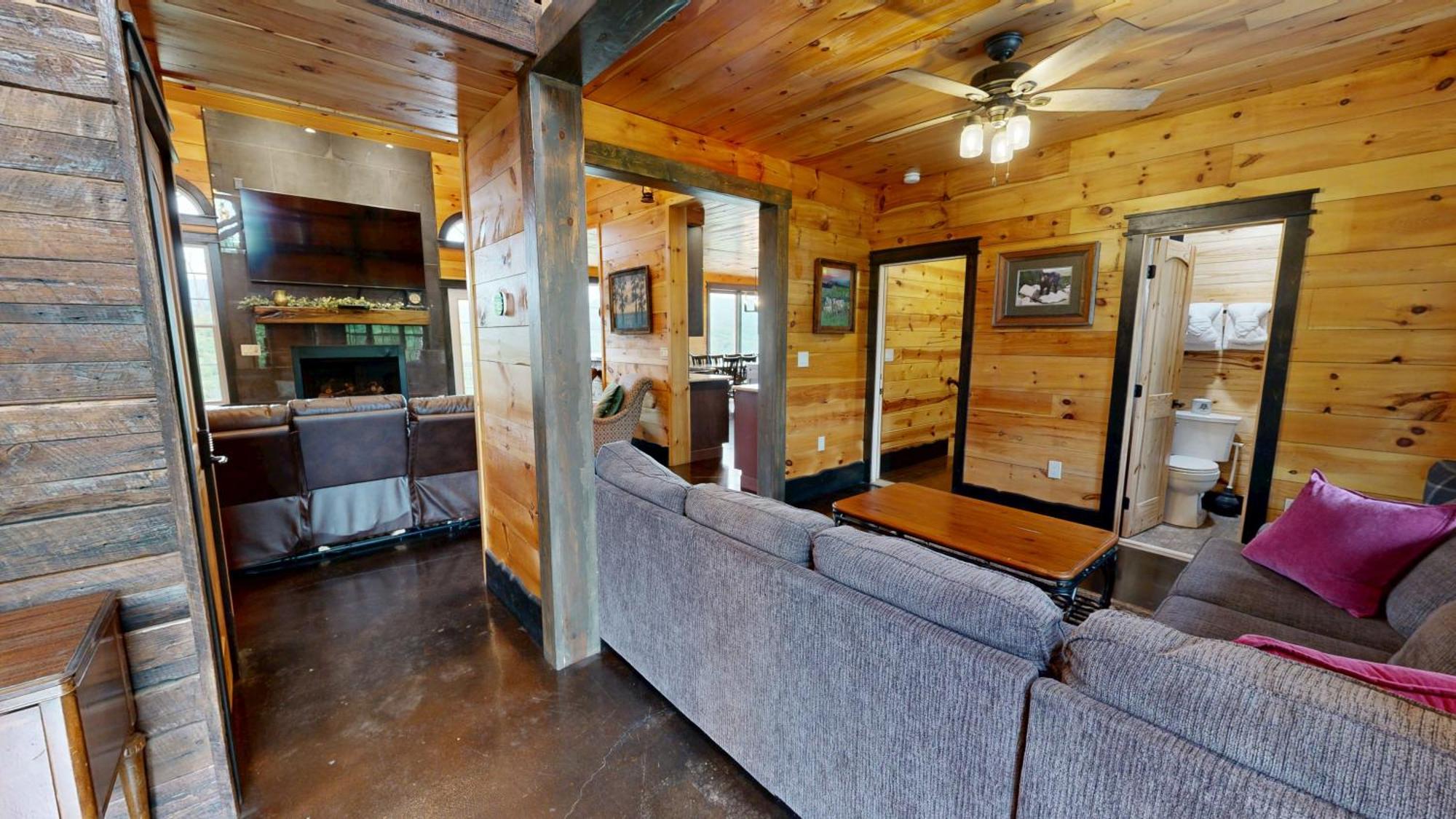Luxurious 6 Bed 5 Bath Amazing Location & Privacy! -4 Miles To Gatlinburg & Pidgeon Forge-hot Tub-fireplace-king Suits-deck-grill-free Parking For 8 Vehicles-firepit-full Kitchen-