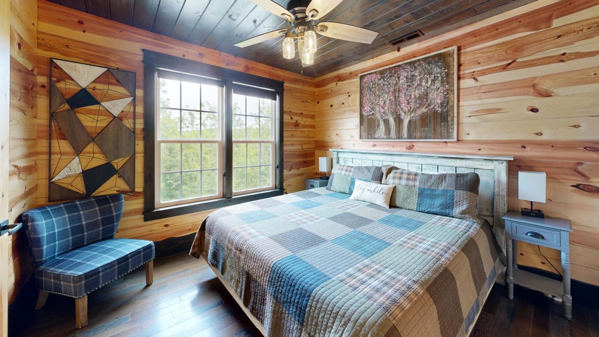 Luxurious 6 Bed 5 Bath Amazing Location & Privacy! -4 Miles To Gatlinburg & Pidgeon Forge-hot Tub-fireplace-king Suits-deck-grill-free Parking For 8 Vehicles-firepit-full Kitchen-