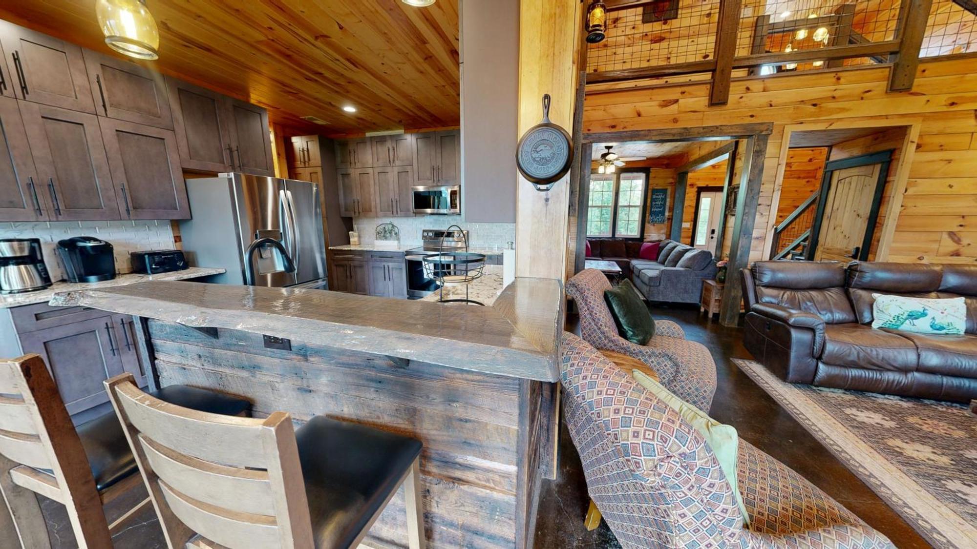 Luxurious 6 Bed 5 Bath Amazing Location & Privacy! -4 Miles To Gatlinburg & Pidgeon Forge-hot Tub-fireplace-king Suits-deck-grill-free Parking For 8 Vehicles-firepit-full Kitchen-