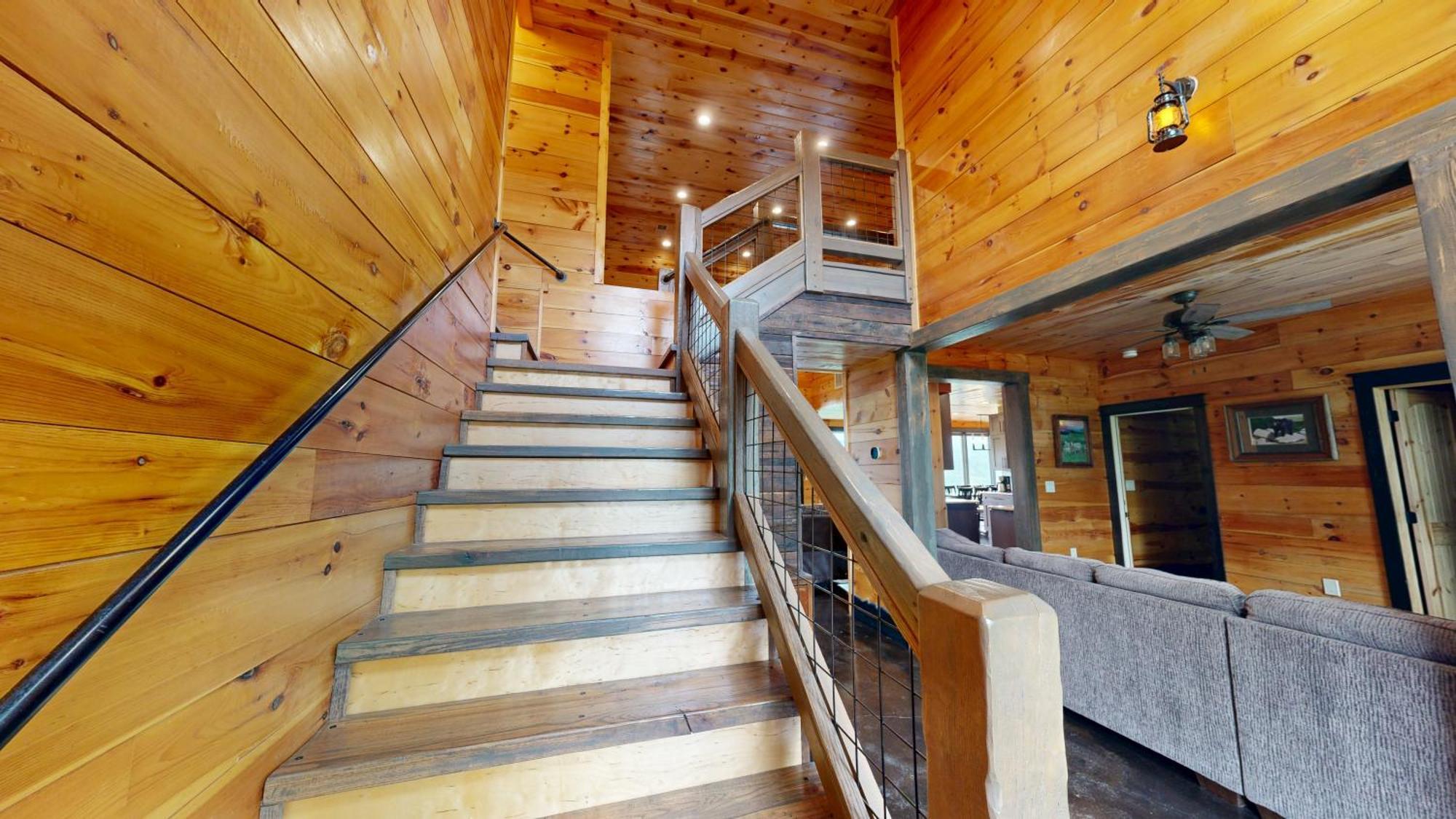 Luxurious 6 Bed 5 Bath Amazing Location & Privacy! -4 Miles To Gatlinburg & Pidgeon Forge-hot Tub-fireplace-king Suits-deck-grill-free Parking For 8 Vehicles-firepit-full Kitchen-